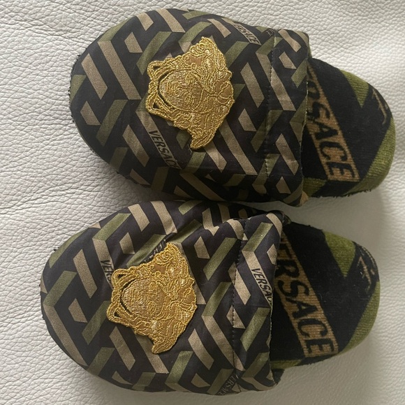 Versace Camouflage Slippers with Gold Medusa - Picture 3 of 10